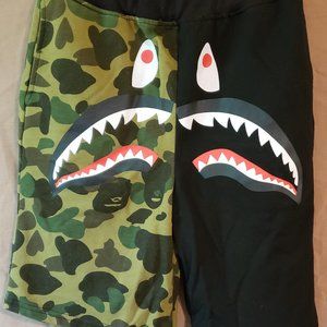 Monster shorts, Camo & black, Size Youth Large